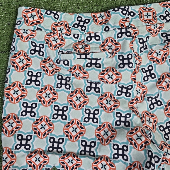 CROWN & IVY | SHELBY 97% COTTON BLEND SCALLOPED HEM GEO TILE SHORTS - Picture 11 of 16